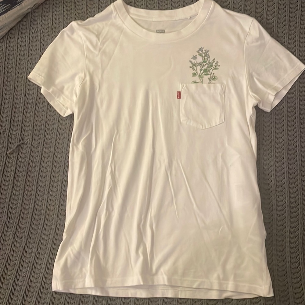 Levi’s pocket tee with floral design